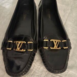 LOUIS VUITTON Metal LV Buckle Driving Shoes Loafer